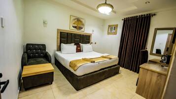 Deluxe Double Room | Desk, laptop workspace, free WiFi
