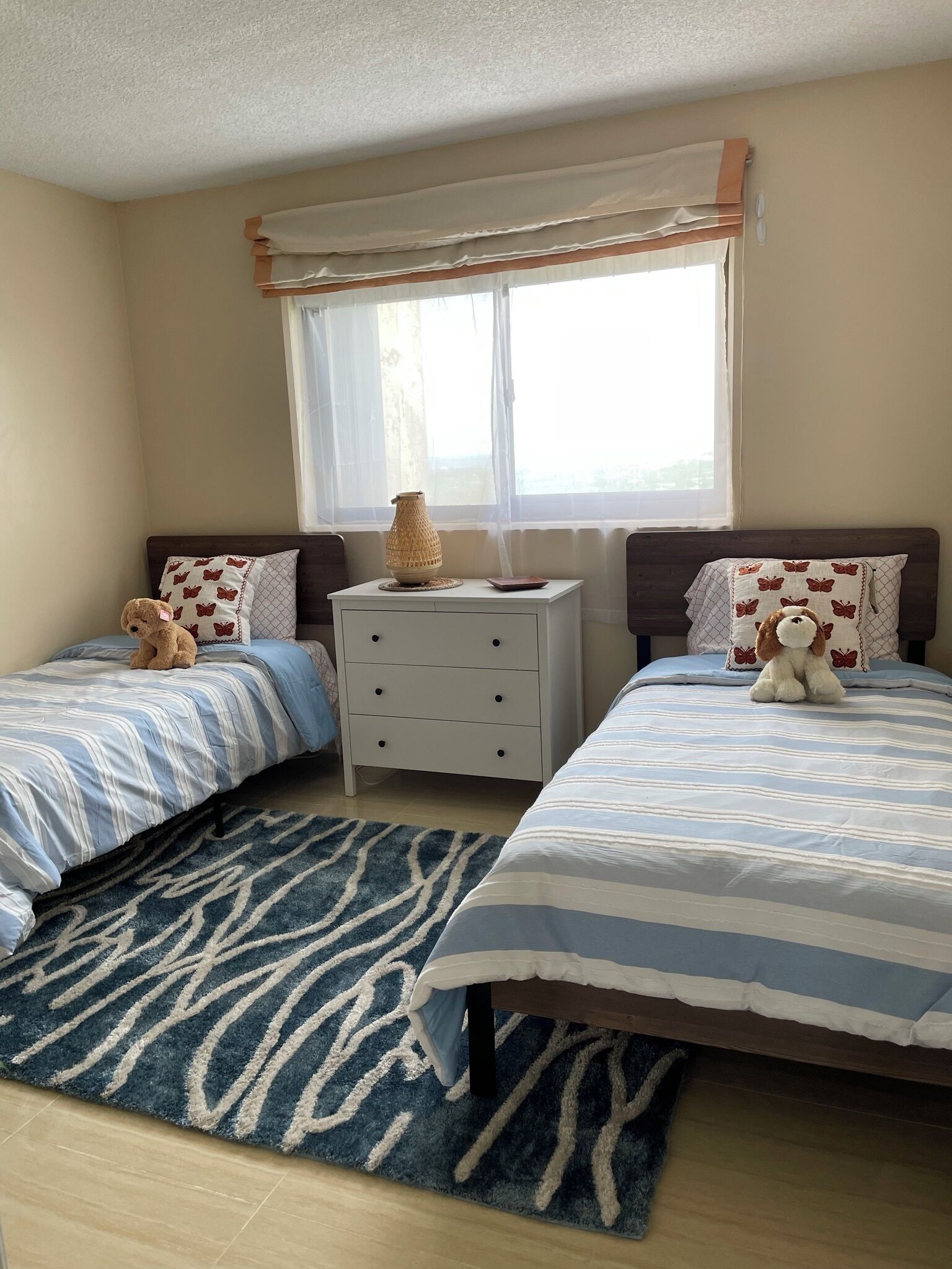 Iron/ironing board, Internet, bed sheets