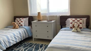 Iron/ironing board, Internet, bed sheets