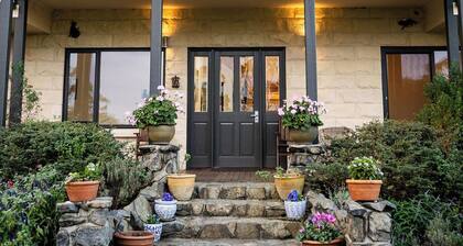 Premium coastal homestead. Gardens, farmland, adventure. Sleeps 8. Pet friendly.