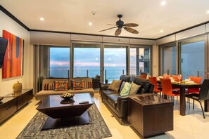 TV - Diamante 701s - Downtown Beachfront Luxury Condo (Jaco)
