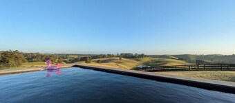 Hallston Estate-Luxury farm stay
Endless horizons. Golden sunsets. Starry nights