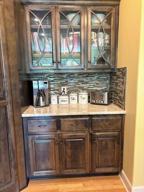 Interior - Spacious KC World Cup Retreat   4 bath   Sleep 7   Free Parking   Entire Home (Kansas City)