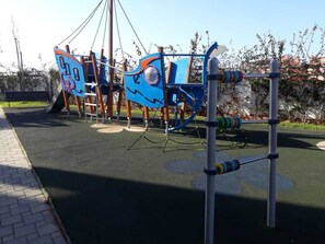 A playground with a climbing structure and a slide. - Cosy apartment with pool view and waterfront (Mohammédia)