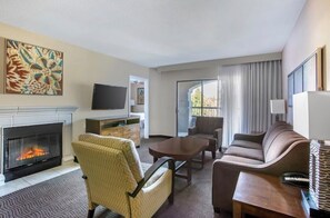 Living area - Luxury Grand Vacation Stay in Mountainous Sedona (Sedona)