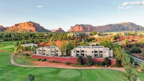 A resort with multiple buildings, a golf course, and red rock formations in the background. - Luxury Grand Vacation Stay in Mountainous Sedona (Sedona)