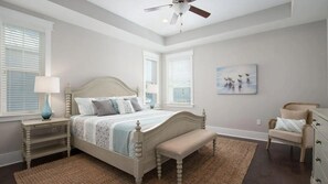Room - Emerald Escape| 4BR 30A | Sleeps 10 | 6 Seater Golf Cart + Bikes (Santa Rosa Beach)