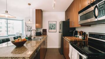 Fridge, microwave, oven, stovetop