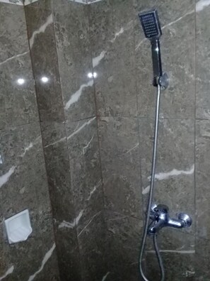 Bathroom - RF Hotel (Cisarua)