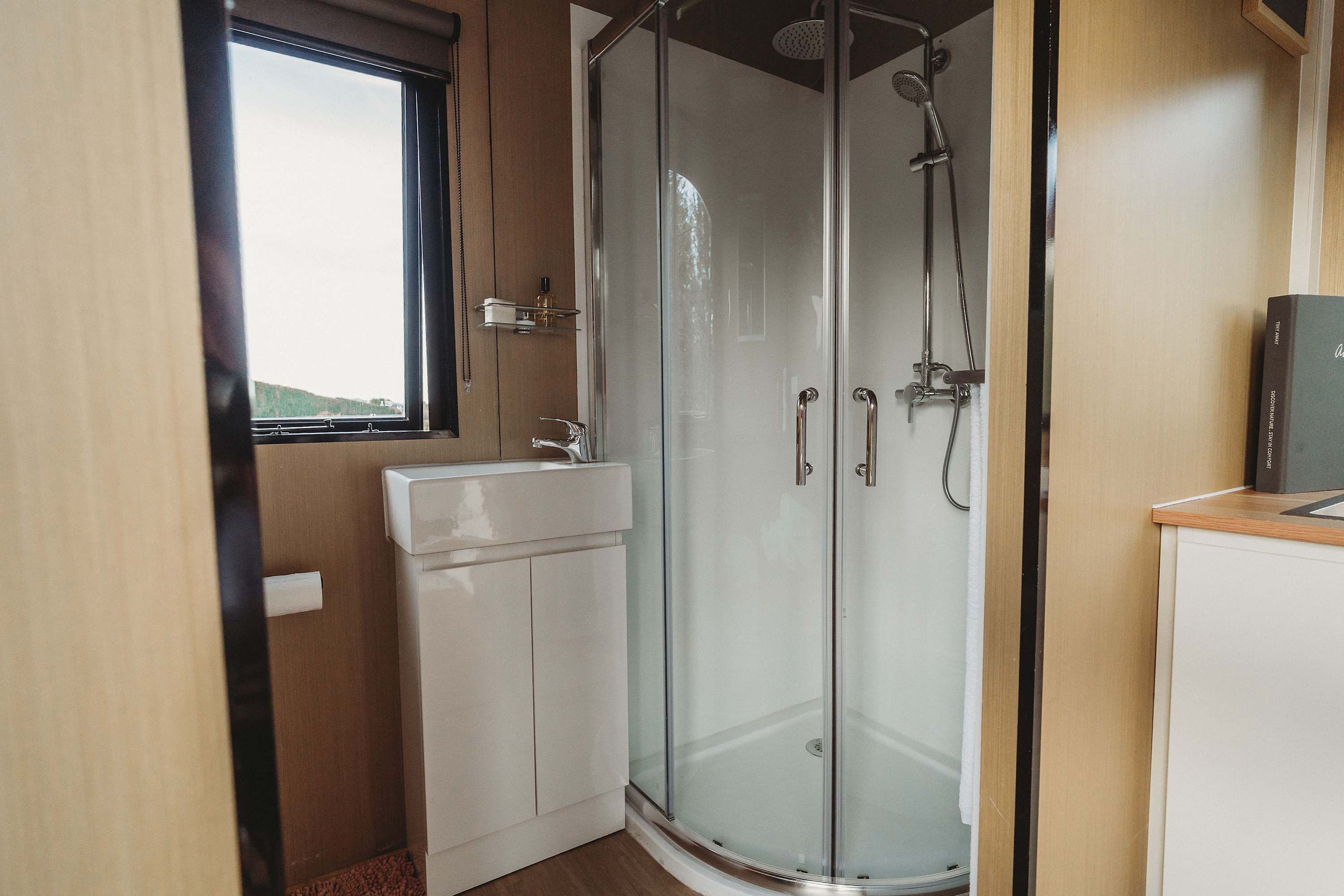 Shower, hair dryer, towels, shampoo