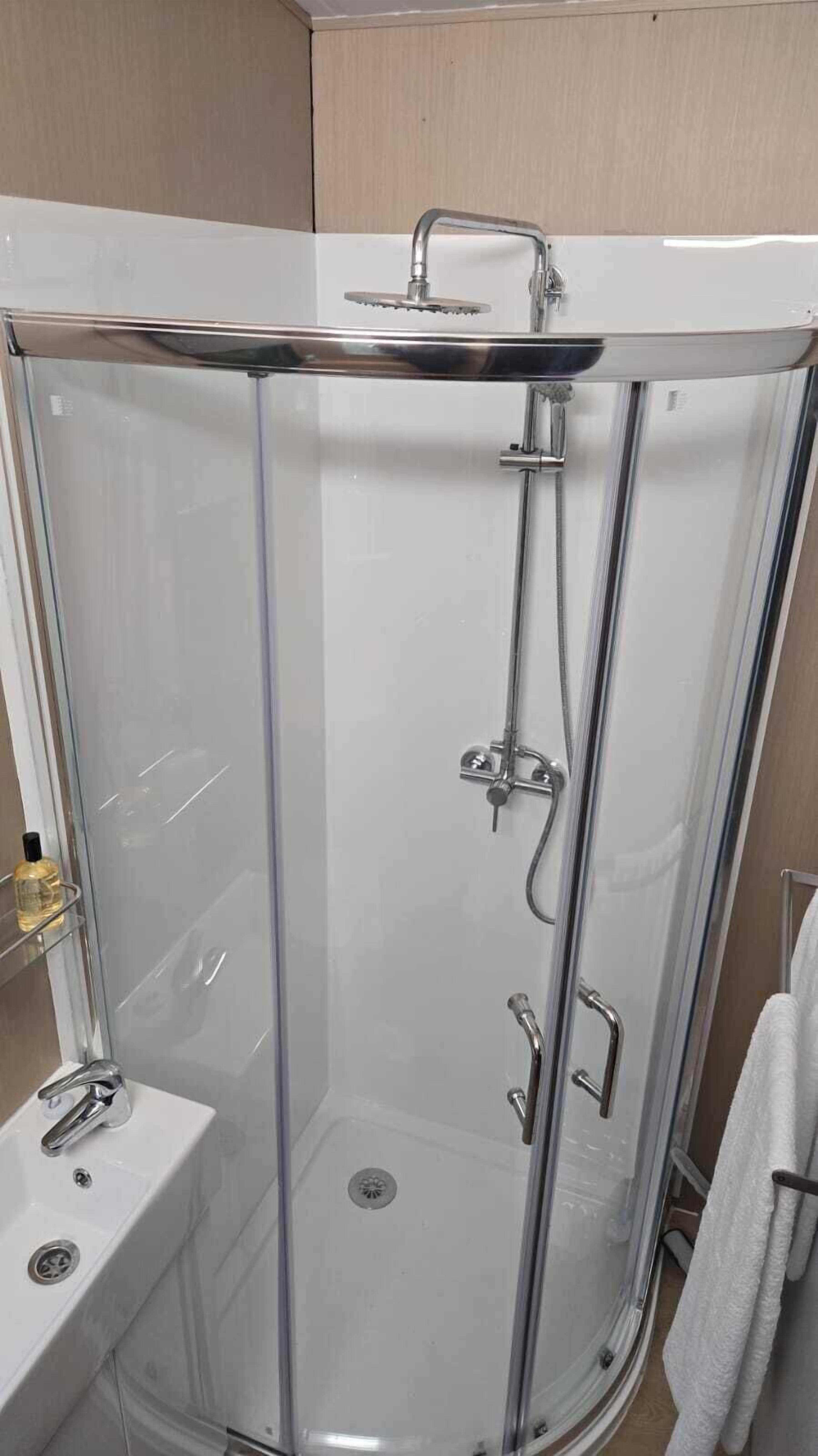 Shower, hair dryer, towels, shampoo
