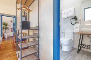 Shower, hair dryer, towels, soap - LA RAMBLA HOTEL (Cusco)