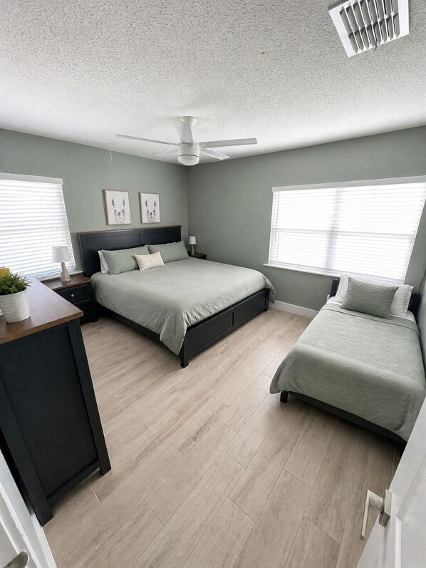 Iron/ironing board, WiFi, bed sheets