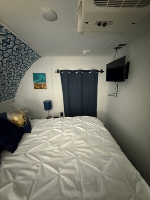1 bedroom, bed sheets
