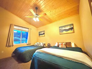 2 slaapkamers, een bureau, een strijkplank/strijkijzer, gratis wifi
