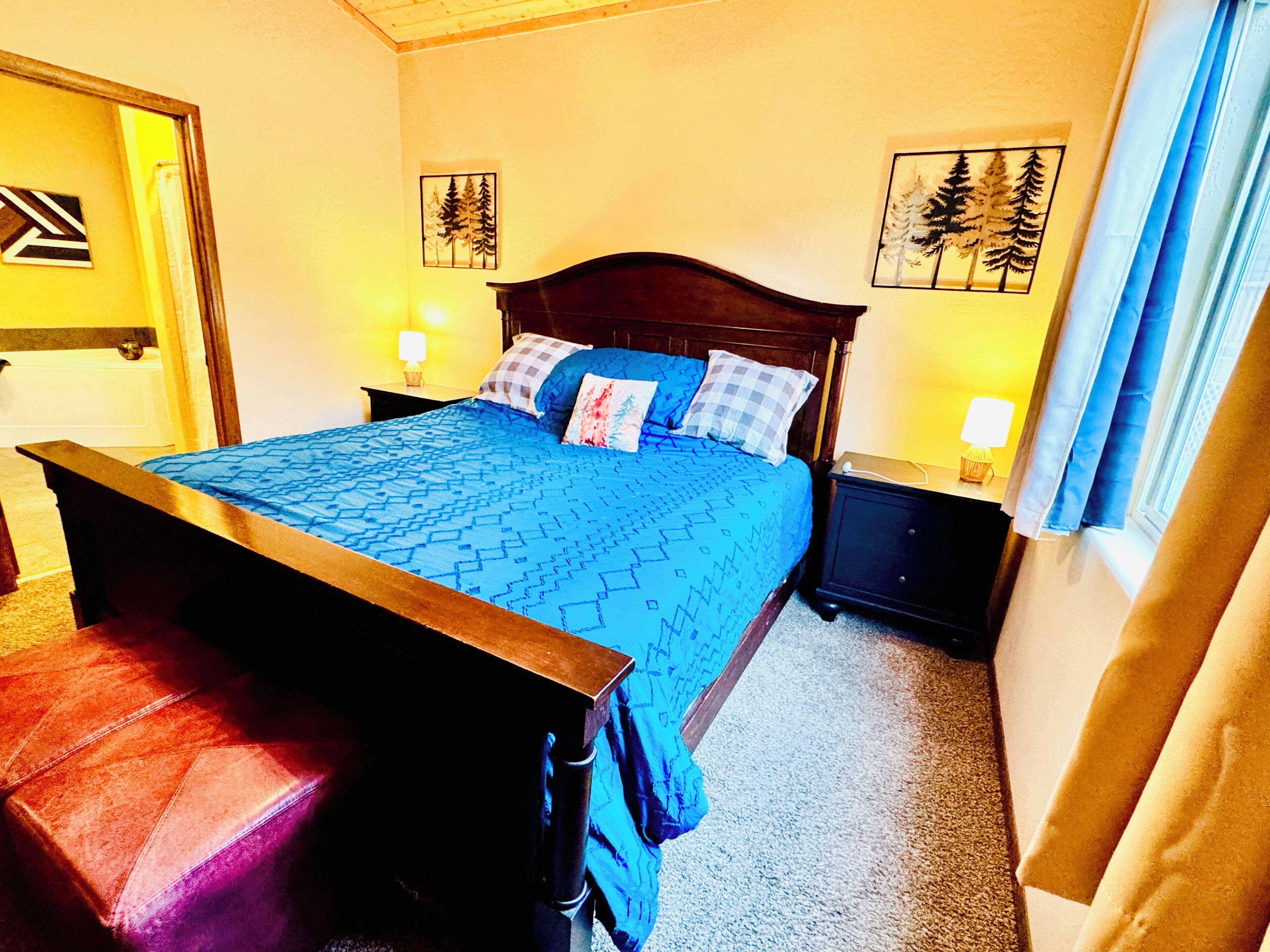 2 bedrooms, desk, iron/ironing board, WiFi (free)