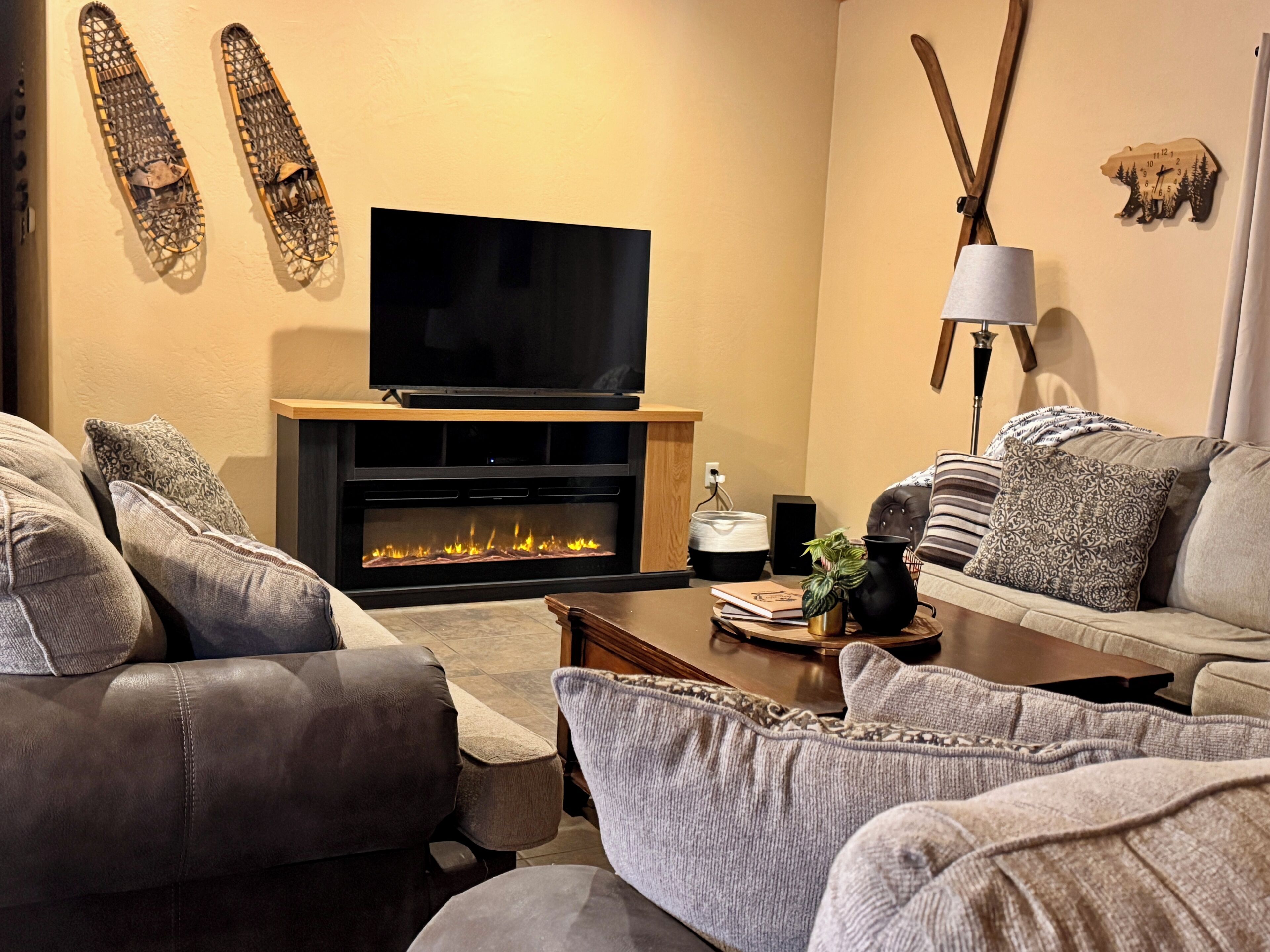 Smart TV, fireplace, stereo