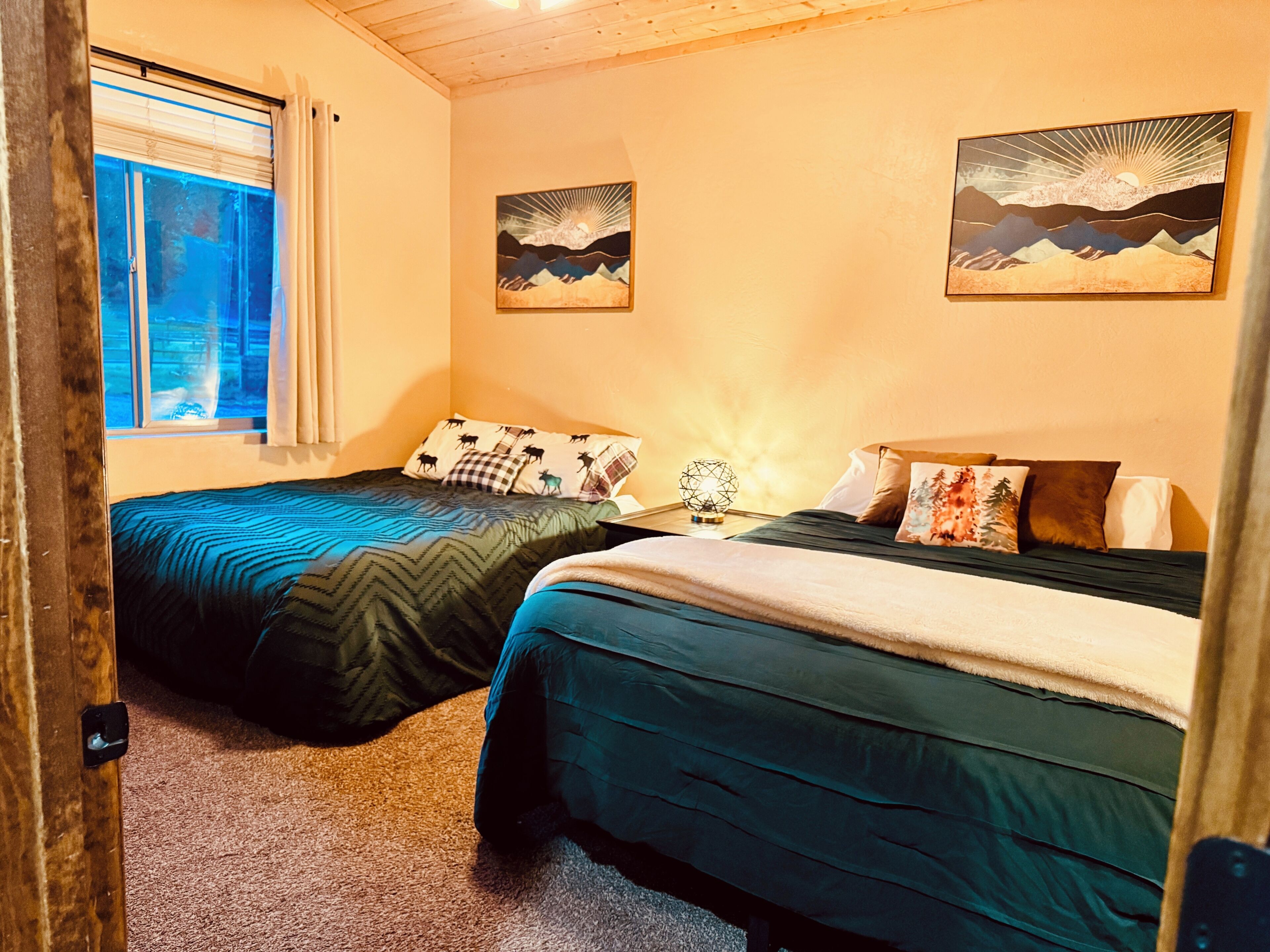 2 bedrooms, desk, iron/ironing board, WiFi (free)