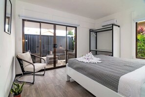 Bügeleisen/Bügelbrett, Reisekinderbett, WLAN