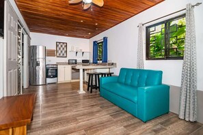 Interior - Lluvia Sanctuary House (La Fortuna)