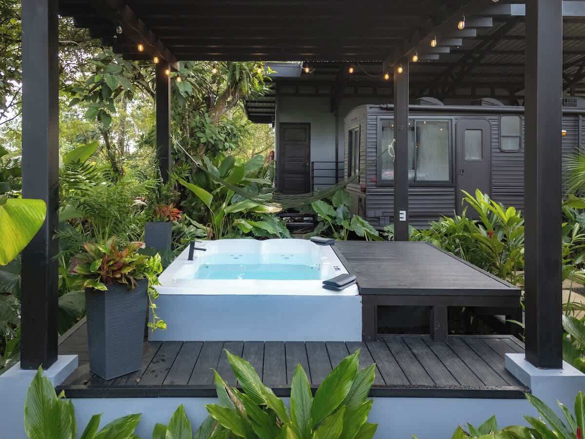 Bain à remous extérieur