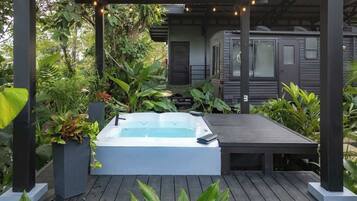 Bain à remous extérieur