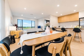Dining - Christchurch Stay | Hot Tub & Billiards | Sleeps 9 (Christchurch)