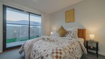 Iron/ironing board, WiFi, bed sheets