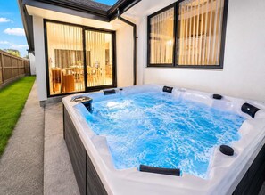 Terrace/patio - Christchurch Stay | Hot Tub & Billiards | Sleeps 9 (Christchurch)