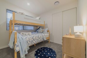 4 chambres, fer et planche à repasser, Wi-Fi, draps fournis