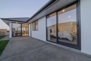 Exterior - Modern 4BR Home with Bright Comfortable Living (Christchurch)