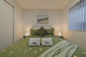 4 bedrooms, iron/ironing board, WiFi, bed sheets