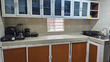 Oven, coffee/tea maker, cookware/dishes/utensils, lobster pot