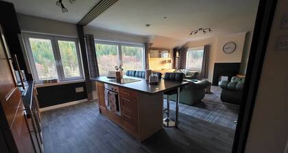 Highlands - River View - Apt - Sleeps 4 - Garden