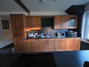 Private kitchen - River View, Apartment sleeps 4 with stunning views (Garve)