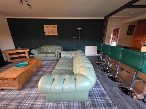 Highlands - River View - Apt - Sleeps 4 - Garden