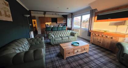 Highlands - River View - Apt - Sleeps 4 - Garden