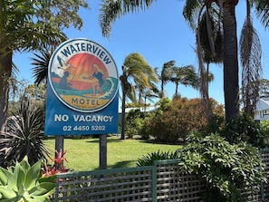 A sign for the Waterview Motel with a no vacancy notice. - Waterview Motel Sussex Inlet (Sussex Inlet)