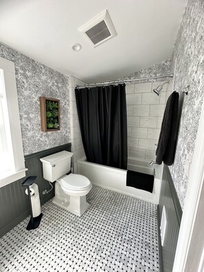 Hårtørrer, håndklæder, Sæbe, Toiletpapir