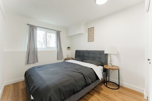Fer et planche à repasser, accès Internet, draps fournis