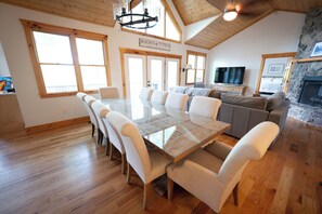 Dining - Wolftrap on Lake Anna: Luxury on the lake, Waterfront Cove, Boathouse, Sleeps 14 (Bumpass)