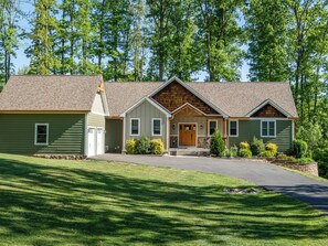 Exterior - Wolftrap on Lake Anna: Luxury on the lake, Waterfront Cove, Boathouse, Sleeps 14 (Bumpass)
