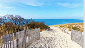 House, 3 Bedrooms, Balcony | Beach