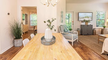House, 3 Bedrooms, Balcony | Living area | Books