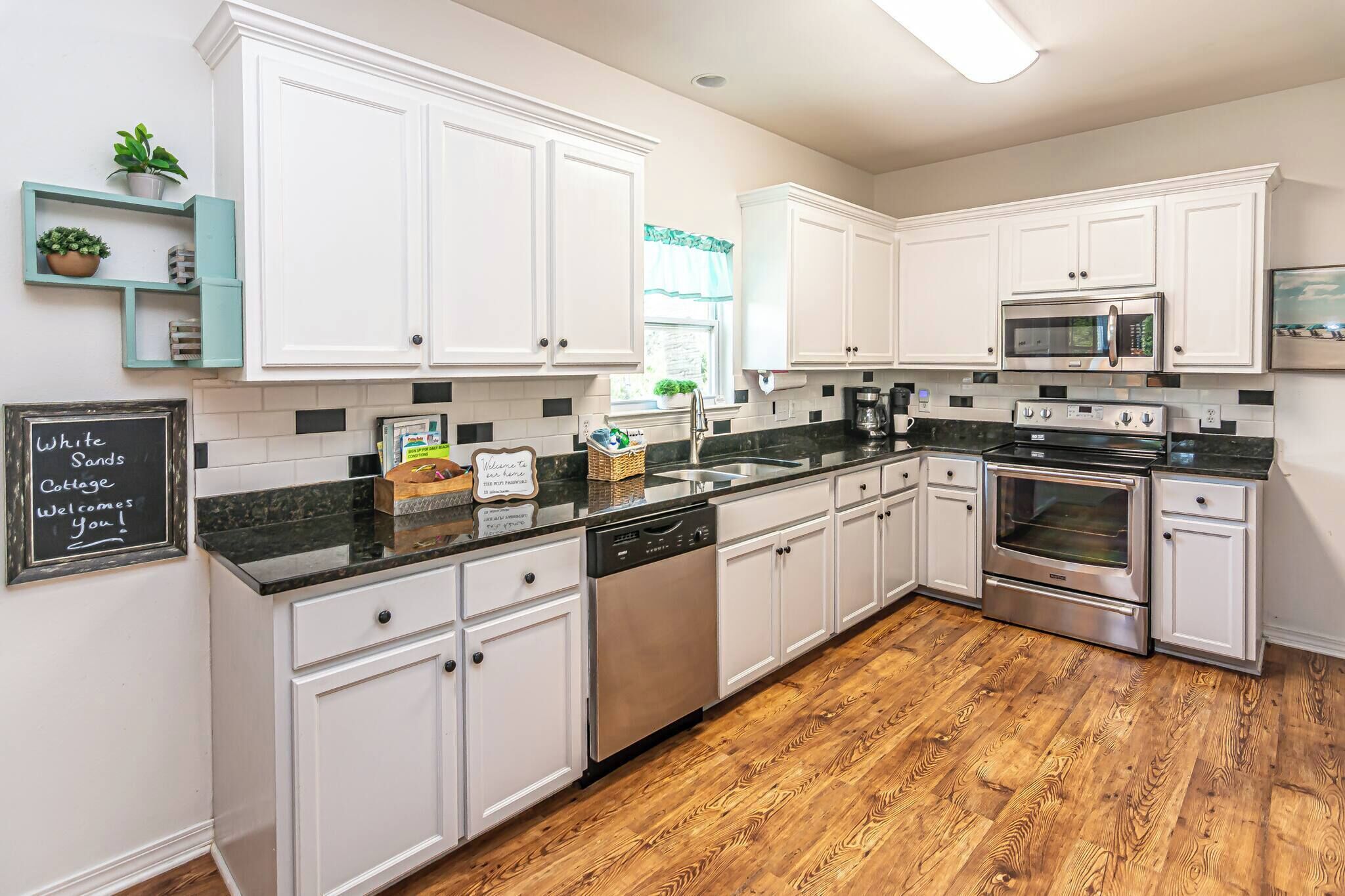 House, 3 Bedrooms, Balcony | Private kitchen