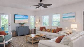 House, 3 Bedrooms, Balcony | Living area