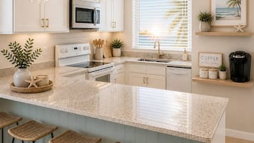 Apartment, 3 Bedrooms, Accessible, Patio | Interior