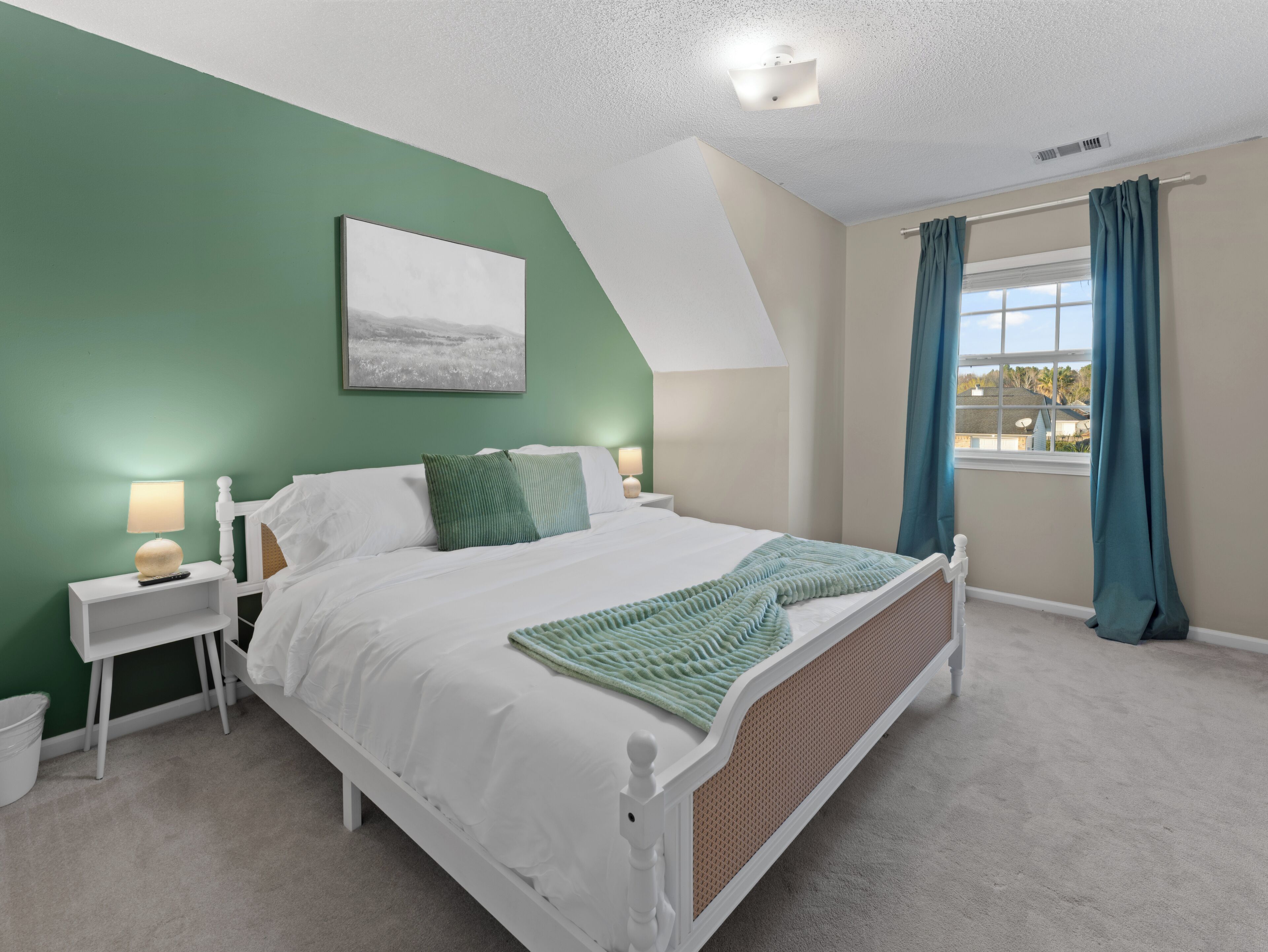 5 bedrooms, desk, iron/ironing board, free WiFi