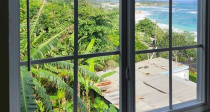 Ocean Sunrise Retreat in Long Bay, Portland Private 1 Bedroom Home with Balcony