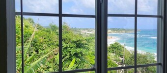 Ocean Sunrise Retreat in Long Bay, Portland Private 1 Bedroom Home with Balcony
